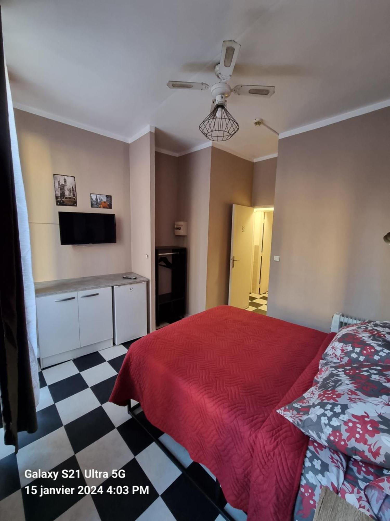Hotel Des Allees Marseille Room photo