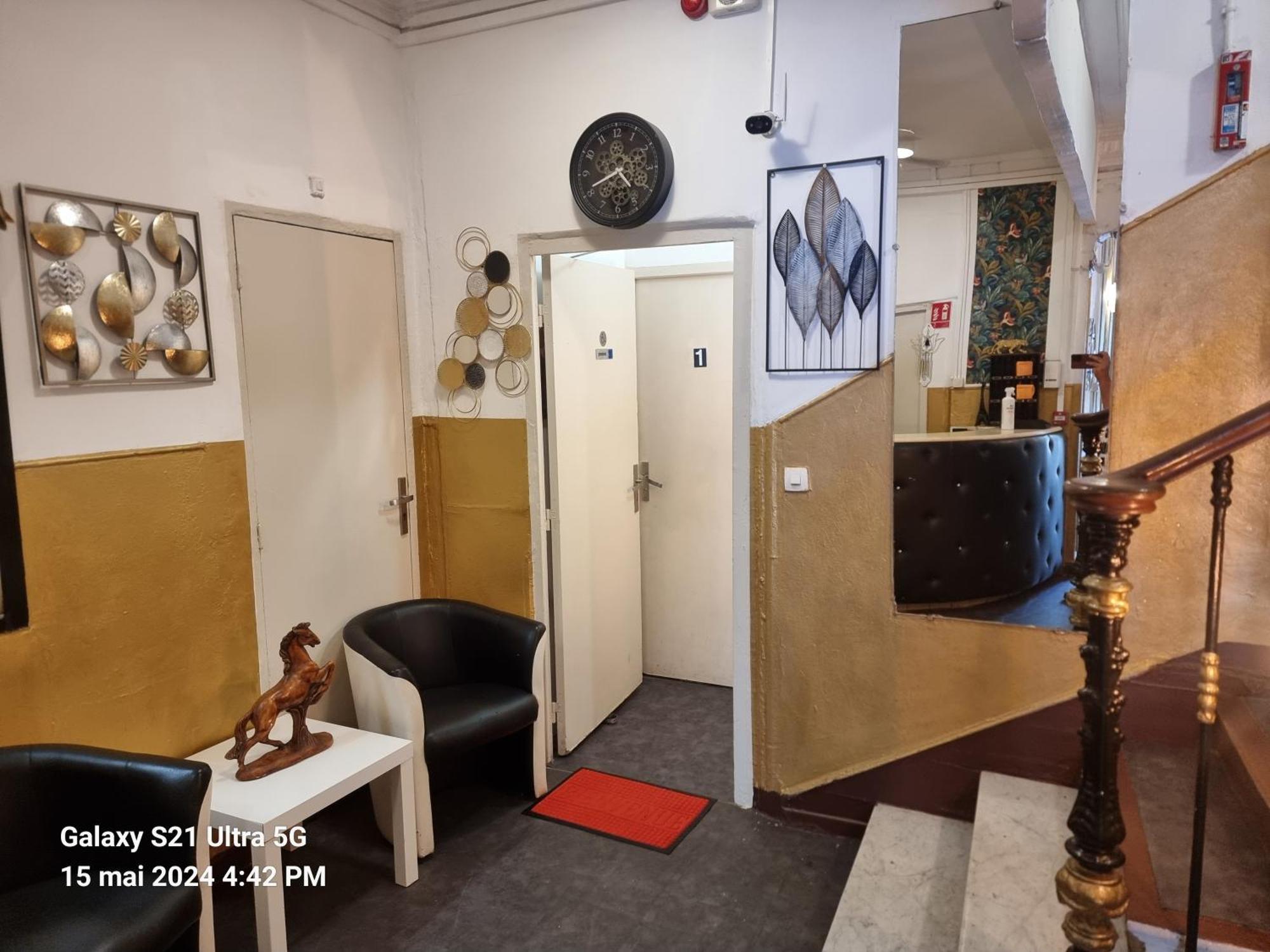 Hotel Des Allees Marseille Room photo