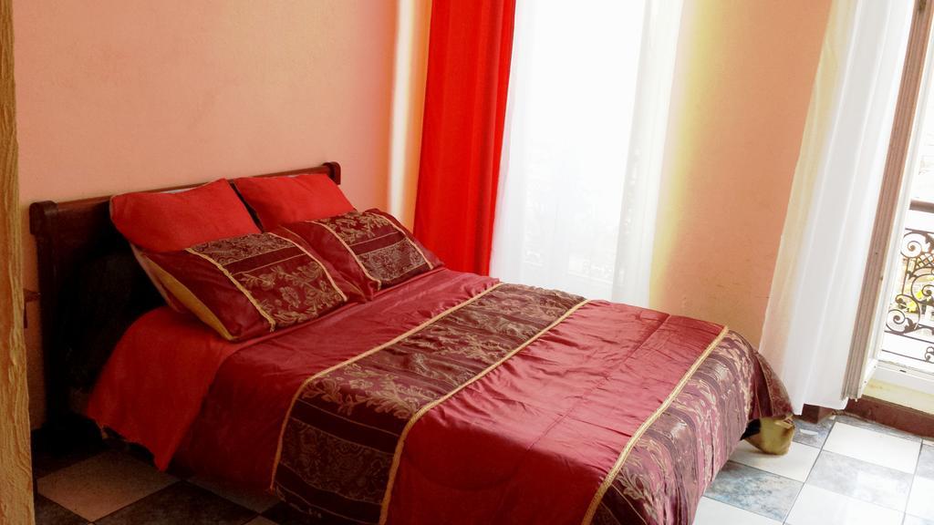 Hotel Des Allees Marseille Room photo